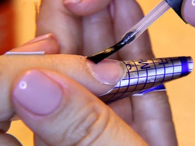 Как правильно использовать акриловую пудру для ногтей